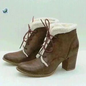 Restricted Women's Brown Ankle Boots With Sherpa Fur Trim Size US 8